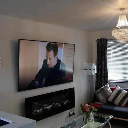 Milton Keynes Luxury Short Stay House With Wifi And Free Parking Wolverton  Bagian luar foto