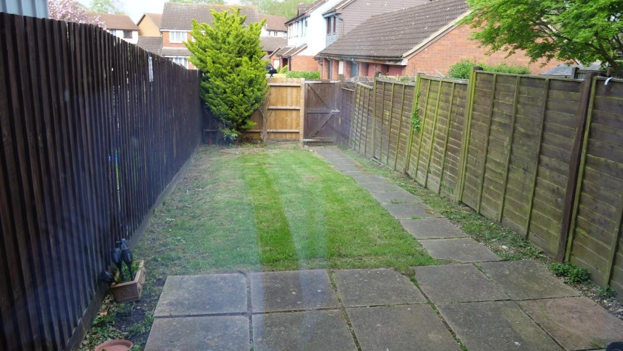 Milton Keynes Luxury Short Stay House With Wifi And Free Parking Wolverton  Bagian luar foto