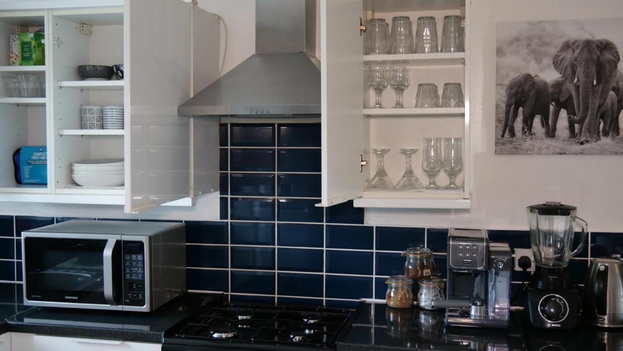 Milton Keynes Luxury Short Stay House With Wifi And Free Parking Wolverton  Bagian luar foto
