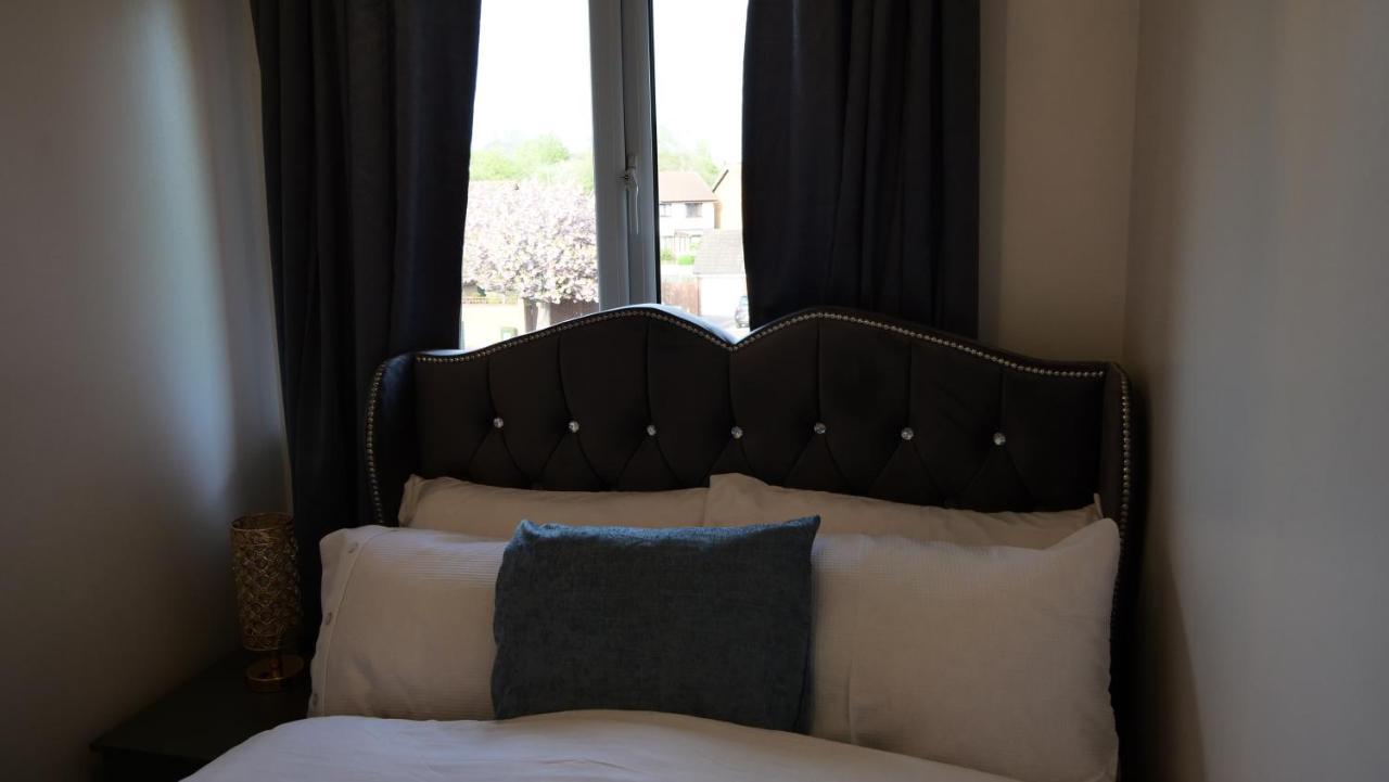 Milton Keynes Luxury Short Stay House With Wifi And Free Parking Wolverton  Bagian luar foto
