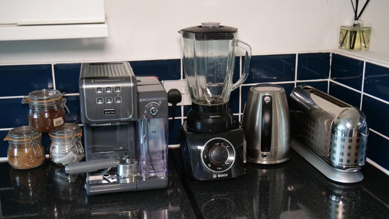 Milton Keynes Luxury Short Stay House With Wifi And Free Parking Wolverton  Bagian luar foto