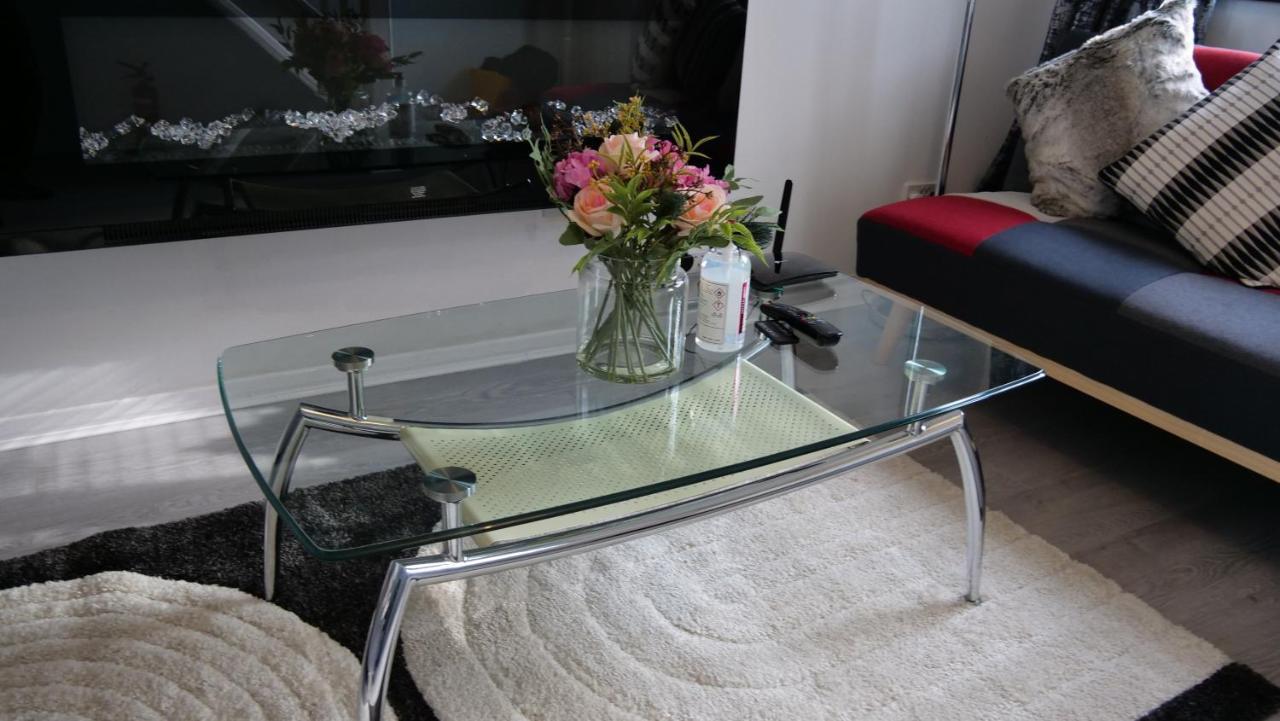 Milton Keynes Luxury Short Stay House With Wifi And Free Parking Wolverton  Bagian luar foto