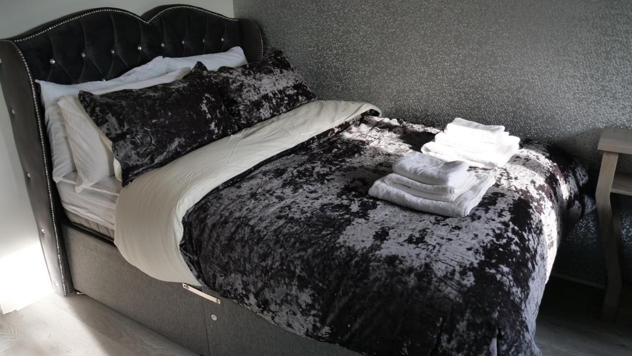 Milton Keynes Luxury Short Stay House With Wifi And Free Parking Wolverton  Bagian luar foto