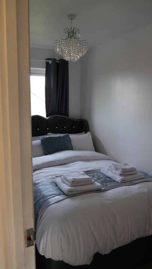 Milton Keynes Luxury Short Stay House With Wifi And Free Parking Wolverton  Bagian luar foto