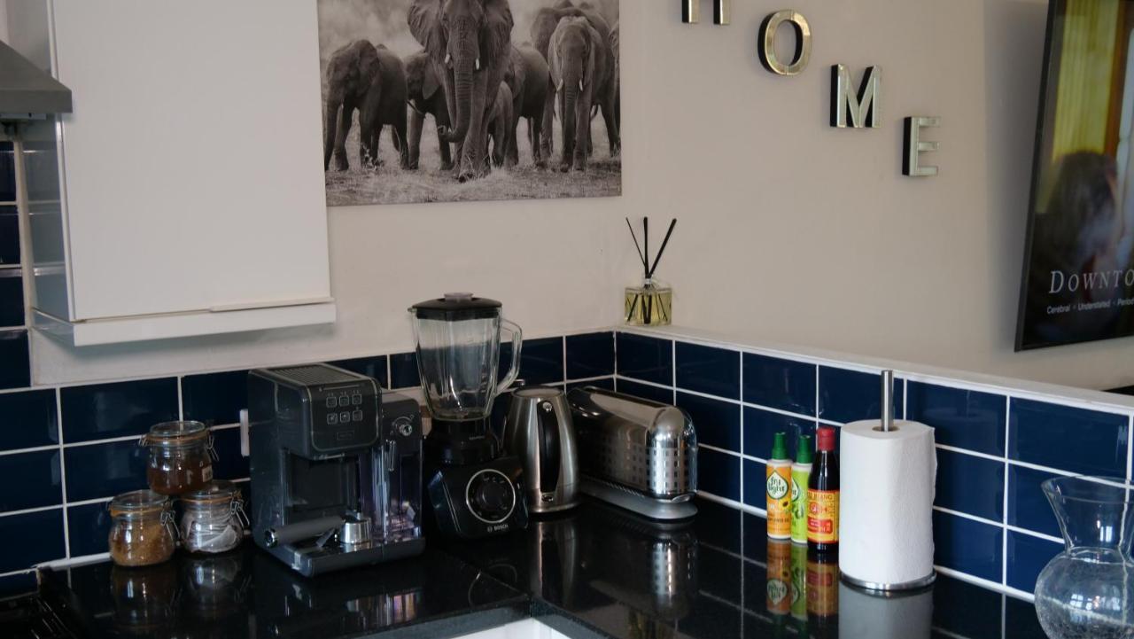 Milton Keynes Luxury Short Stay House With Wifi And Free Parking Wolverton  Bagian luar foto