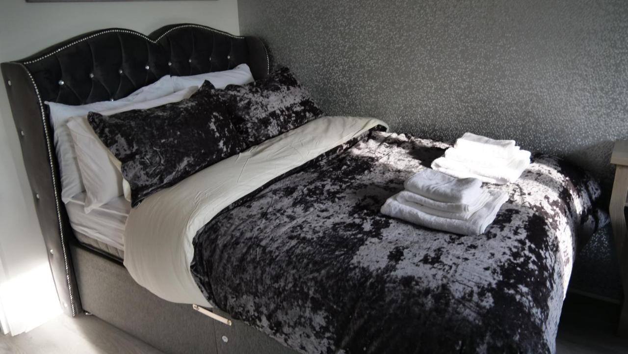 Milton Keynes Luxury Short Stay House With Wifi And Free Parking Wolverton  Bagian luar foto