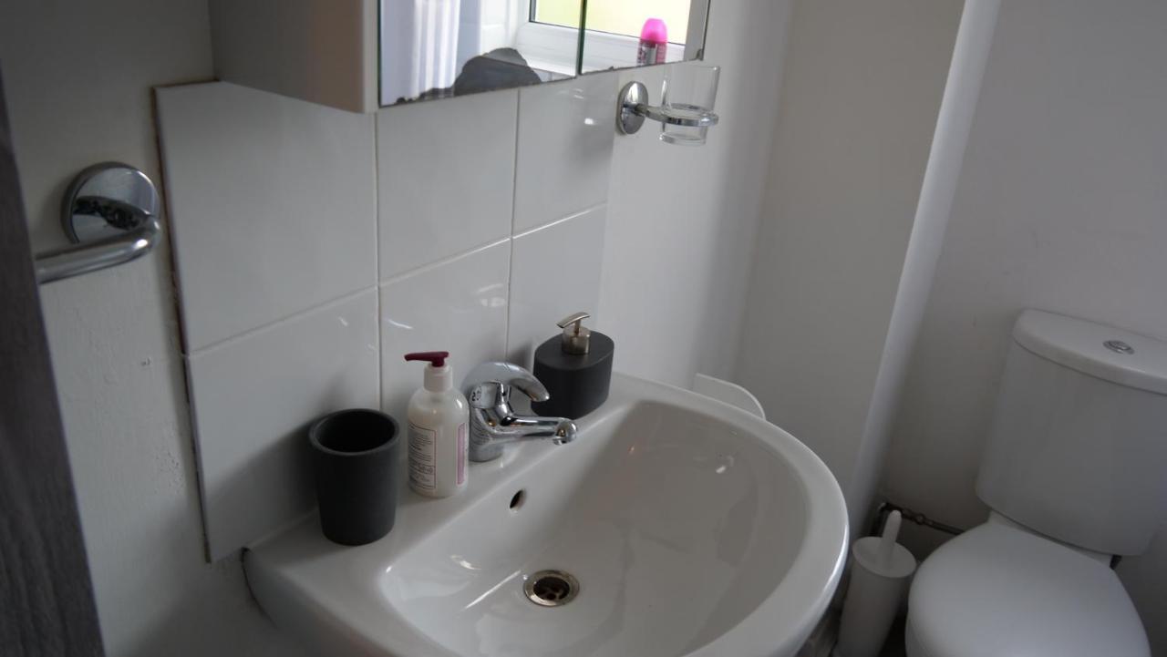 Milton Keynes Luxury Short Stay House With Wifi And Free Parking Wolverton  Bagian luar foto