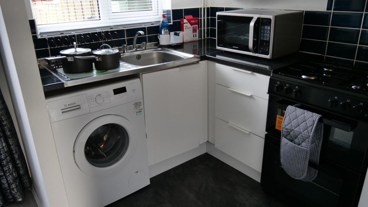 Milton Keynes Luxury Short Stay House With Wifi And Free Parking Wolverton  Bagian luar foto