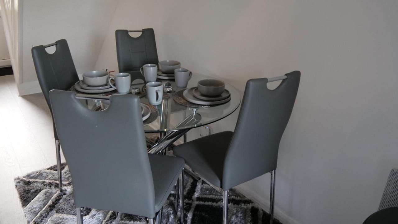 Milton Keynes Luxury Short Stay House With Wifi And Free Parking Wolverton  Bagian luar foto