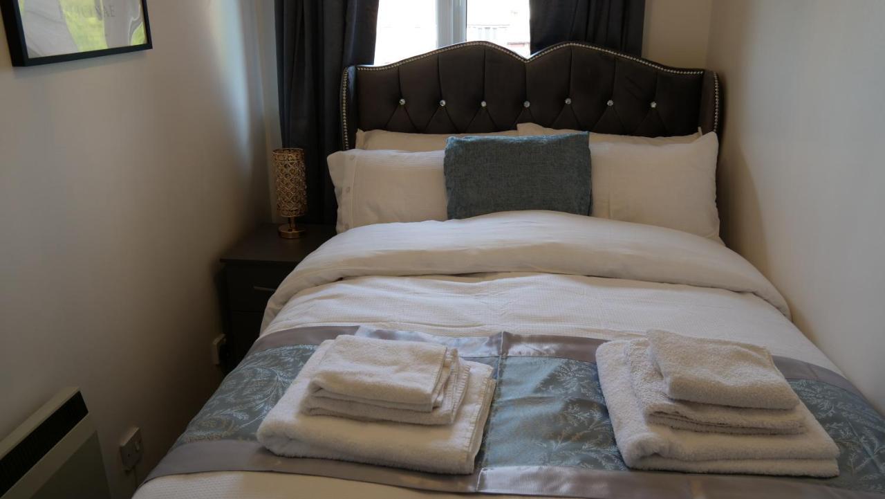 Milton Keynes Luxury Short Stay House With Wifi And Free Parking Wolverton  Bagian luar foto