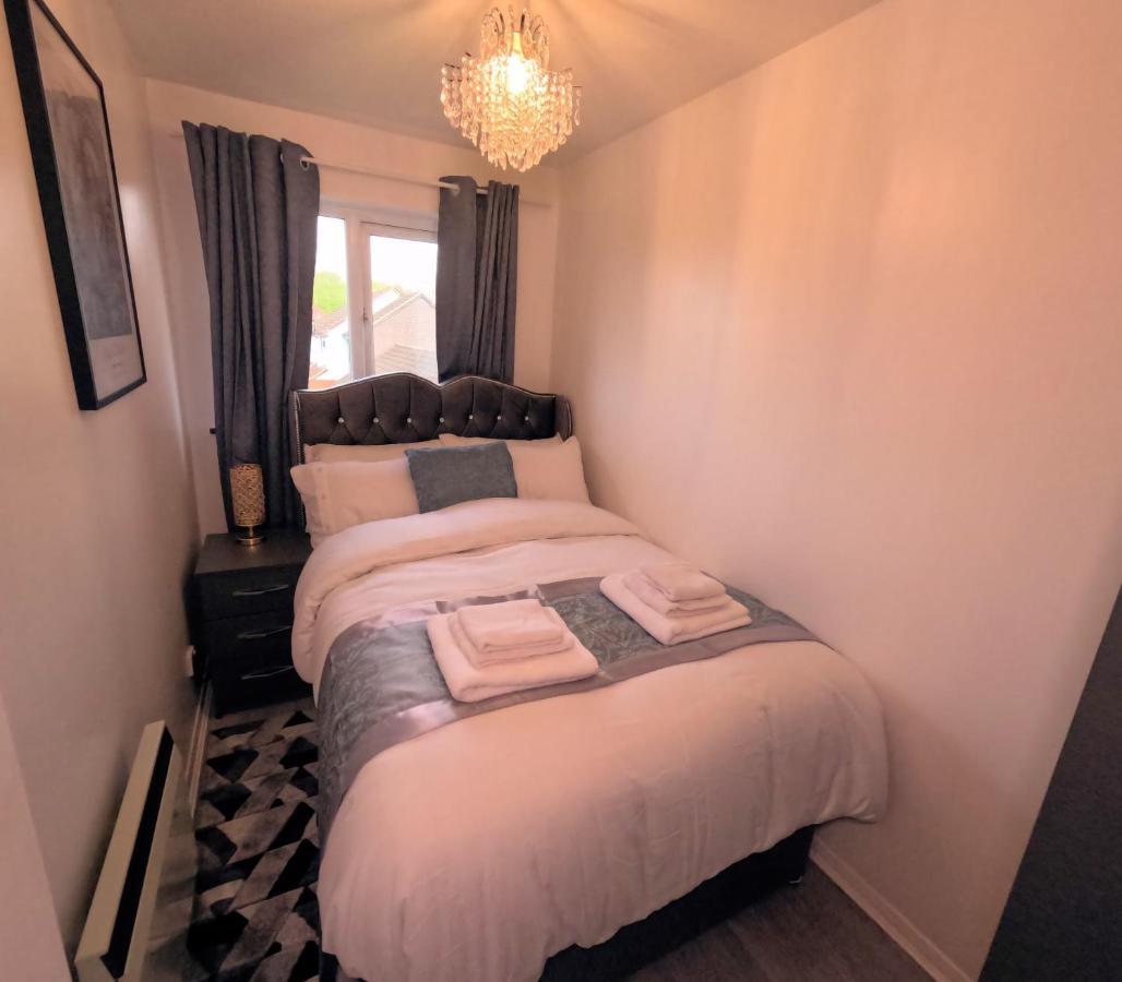 Milton Keynes Luxury Short Stay House With Wifi And Free Parking Wolverton  Bagian luar foto