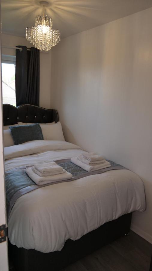 Milton Keynes Luxury Short Stay House With Wifi And Free Parking Wolverton  Bagian luar foto